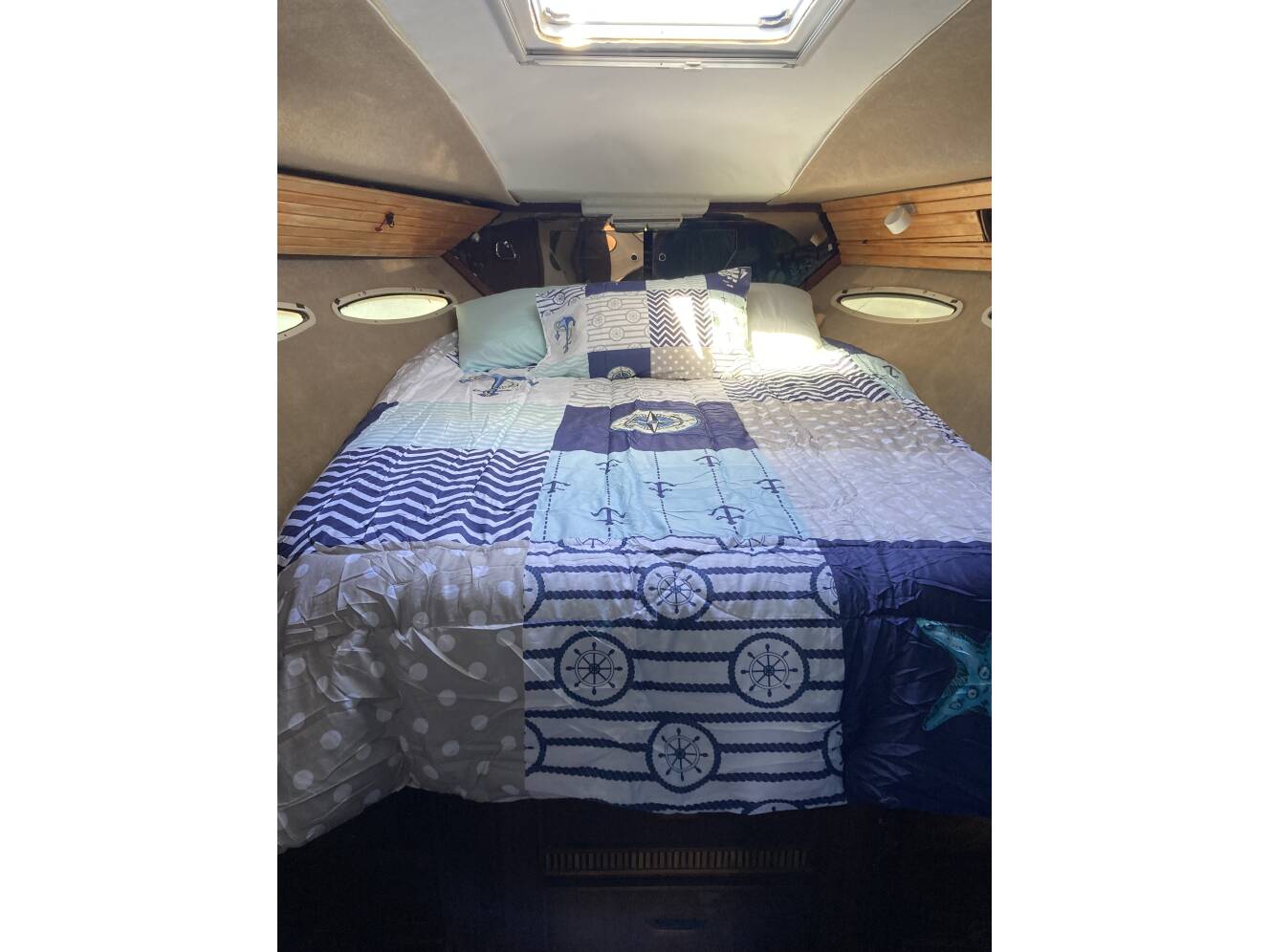 A photo of this 1986 Sea Ray 390 EXPRESS CRUISER
