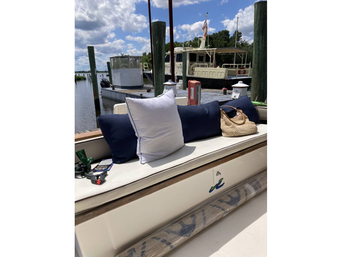 A photo of this 1986 Sea Ray 390 EXPRESS CRUISER
