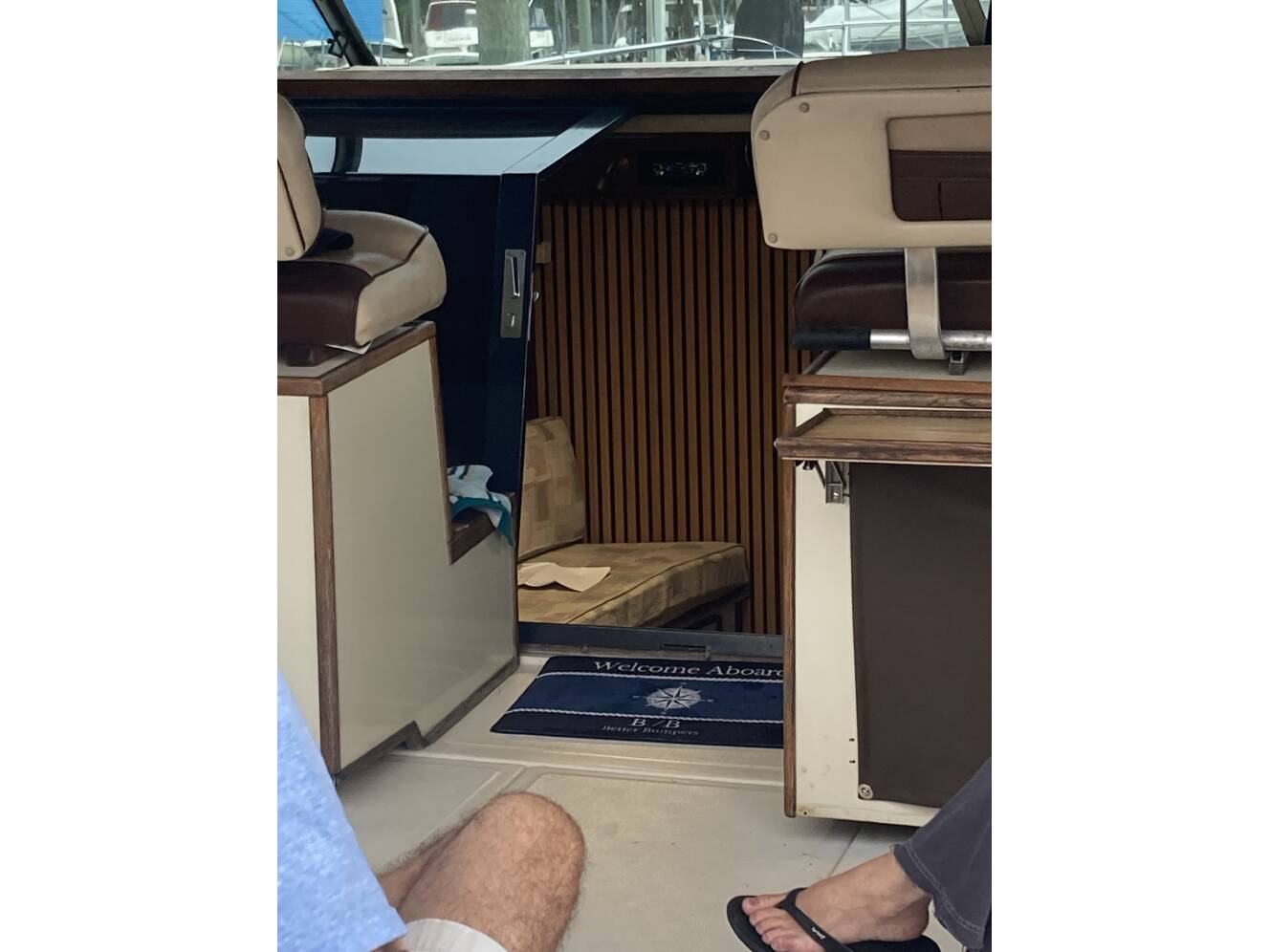 A photo of this 1986 Sea Ray 390 EXPRESS CRUISER