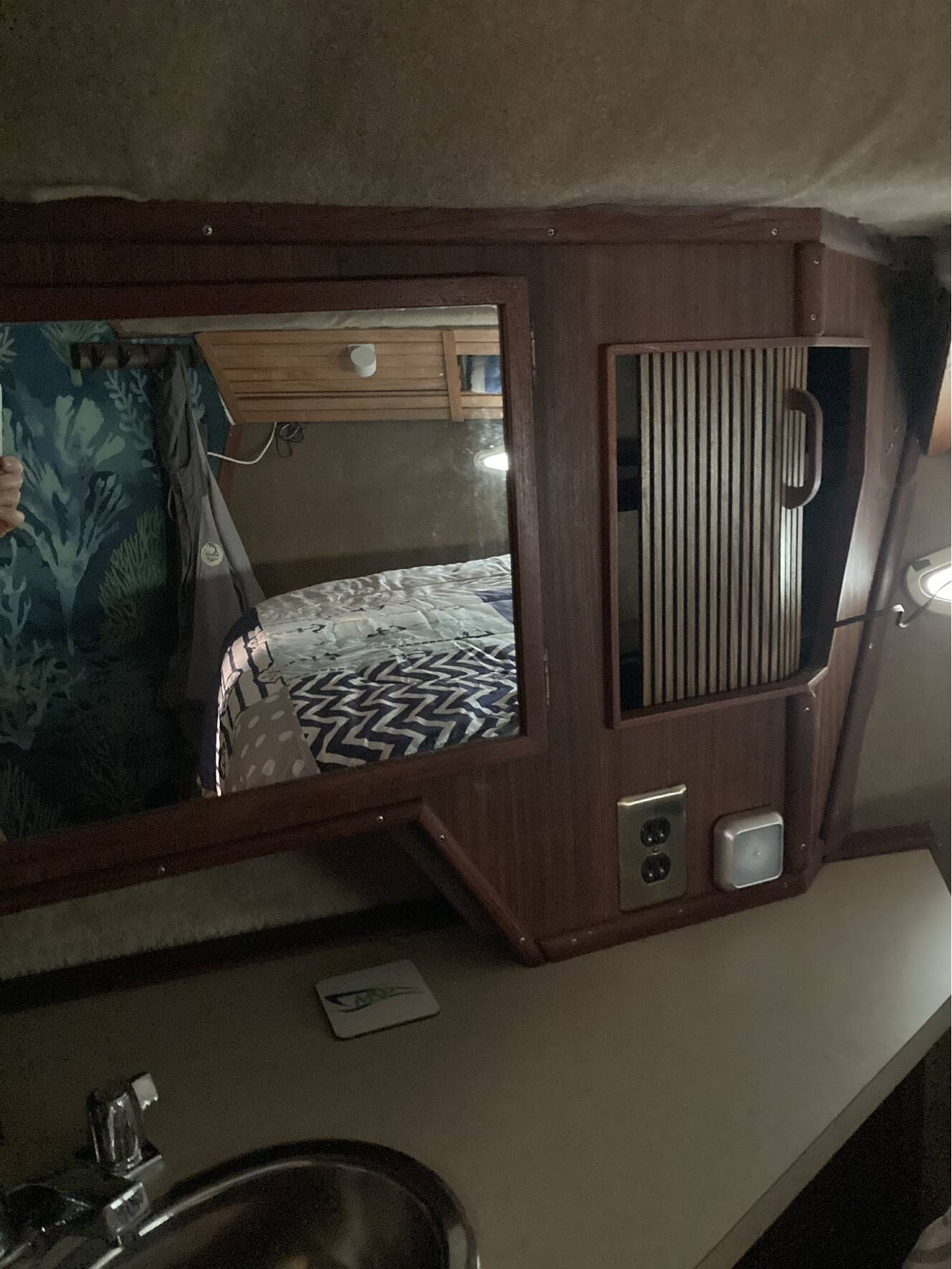 A photo of this 1986 Sea Ray 390 EXPRESS CRUISER
