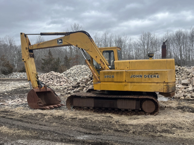 JOHN DEERE 690B
