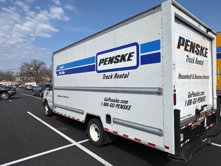 2022 Ford E-350 photo 6
