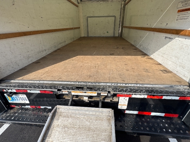 2022 Ford E-350 photo 9