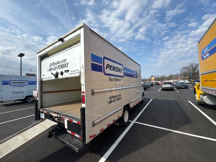 2022 Ford E-350 photo 10