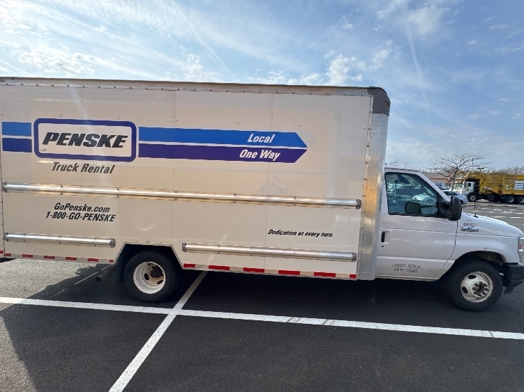 2022 Ford E-350 photo 12