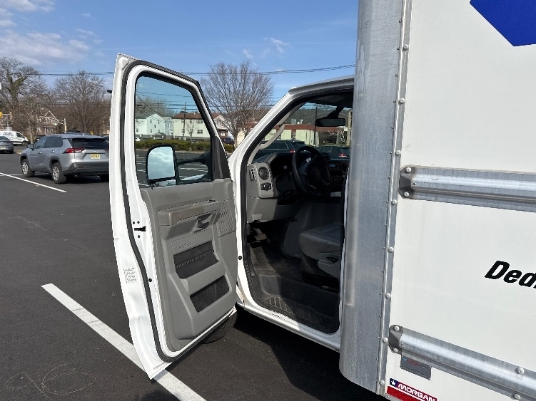 2022 Ford E-350 photo 13