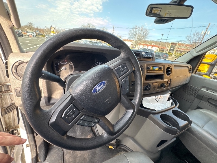 2022 Ford E-350 photo 14