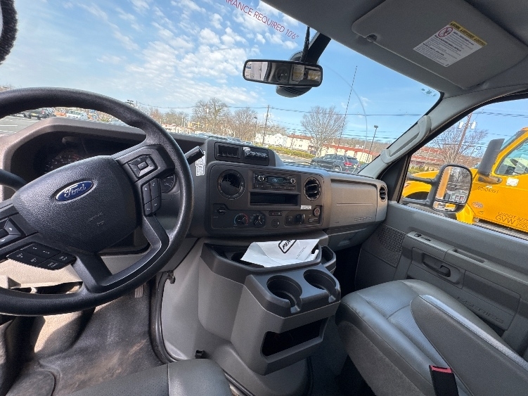 2022 Ford E-350 photo 15