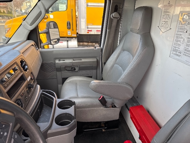 2022 Ford E-350 photo 16