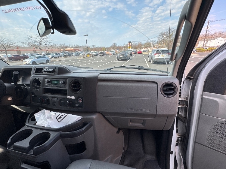 2022 Ford E-350 photo 18