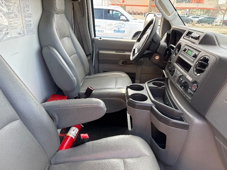 2022 Ford E-350 photo 19