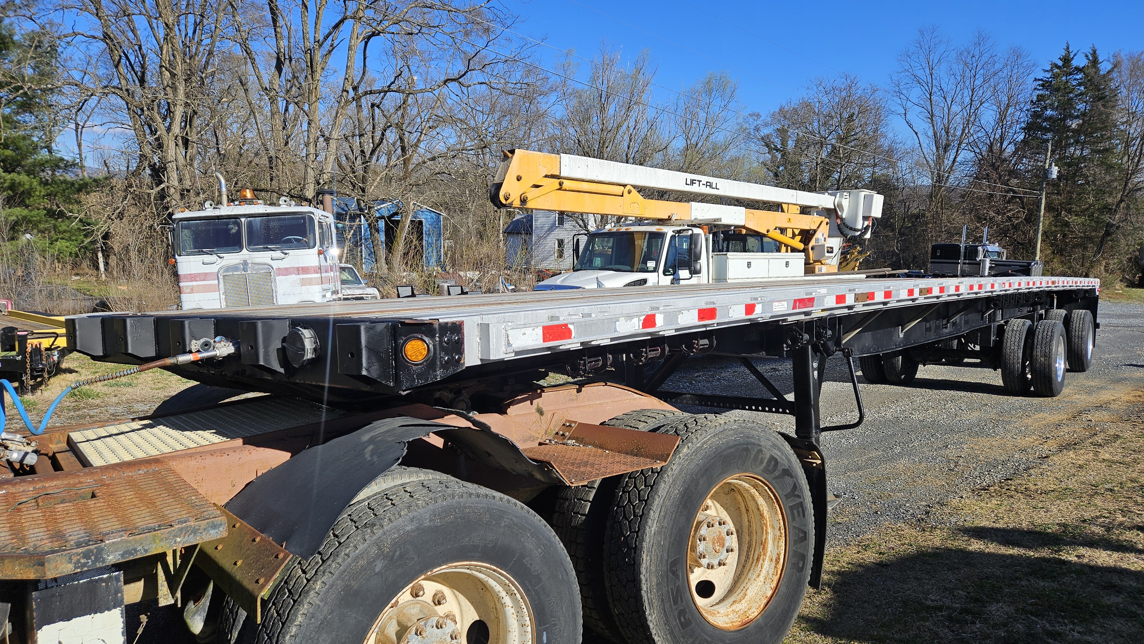 2005 GREAT DANE FLATBED in Harrisonburg, VA