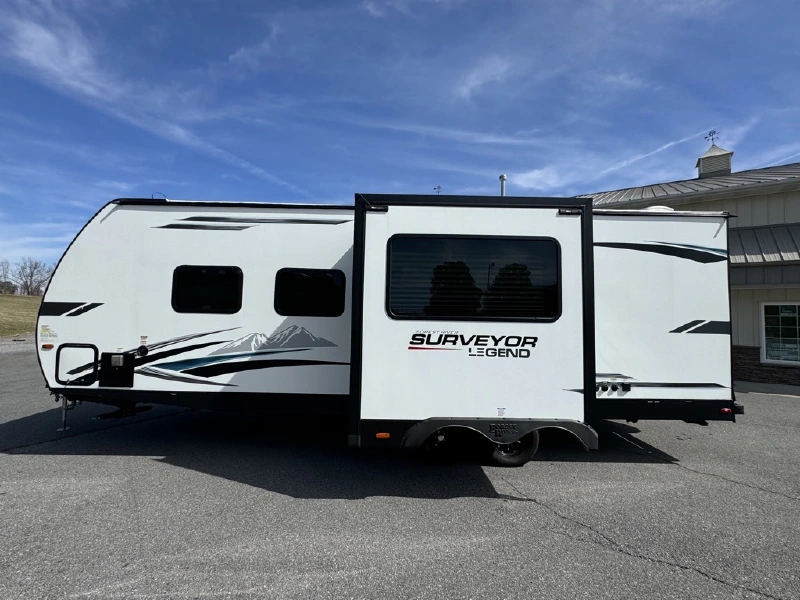 2022 FOREST RIVER SURVEYOR LEGEND 252RBLE