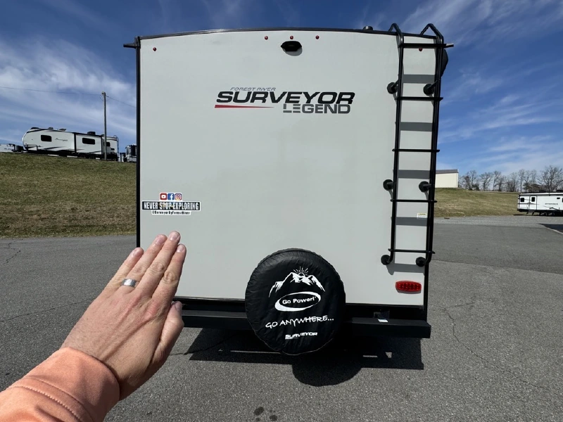 2022 FOREST RIVER SURVEYOR LEGEND 252RBLE