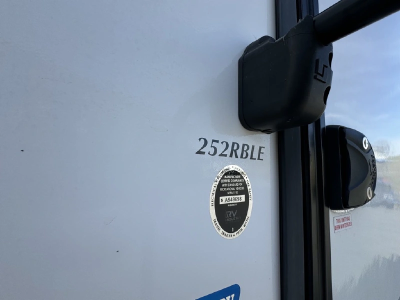 2022 FOREST RIVER SURVEYOR LEGEND 252RBLE