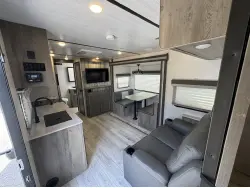 2022 FOREST RIVER SURVEYOR LEGEND 252RBLE