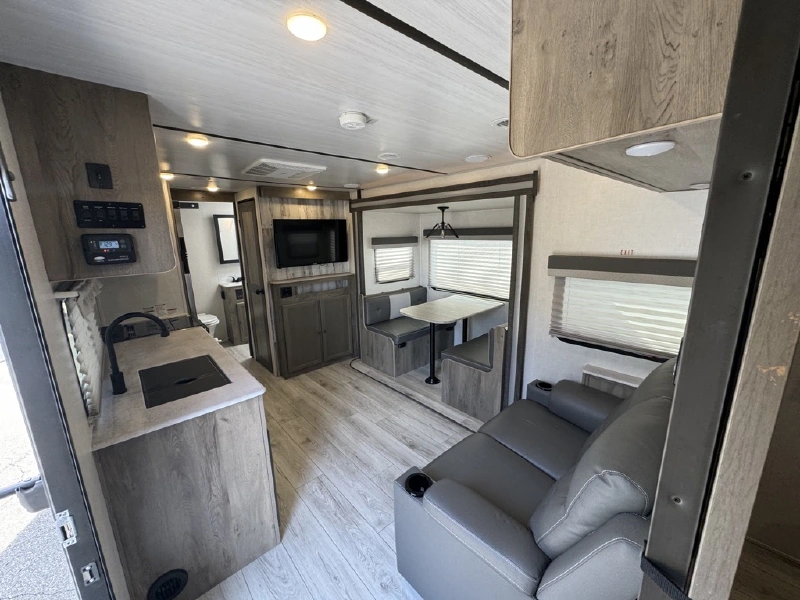 2022 FOREST RIVER SURVEYOR LEGEND 252RBLE
