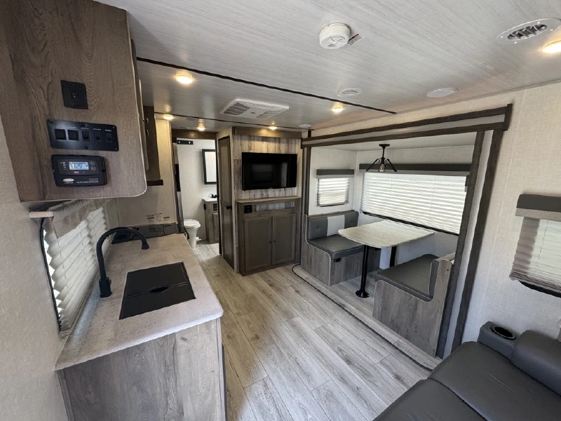 2022 FOREST RIVER SURVEYOR LEGEND 252RBLE