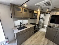 2022 FOREST RIVER SURVEYOR LEGEND 252RBLE