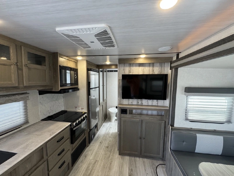 2022 FOREST RIVER SURVEYOR LEGEND 252RBLE