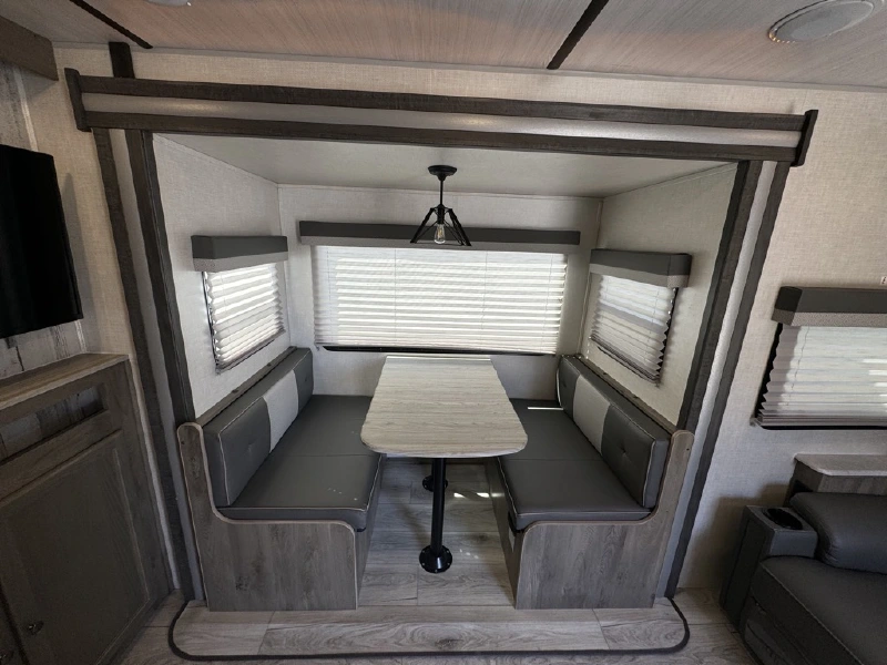 2022 FOREST RIVER SURVEYOR LEGEND 252RBLE