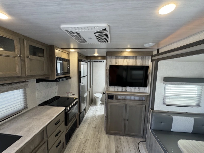 2022 FOREST RIVER SURVEYOR LEGEND 252RBLE