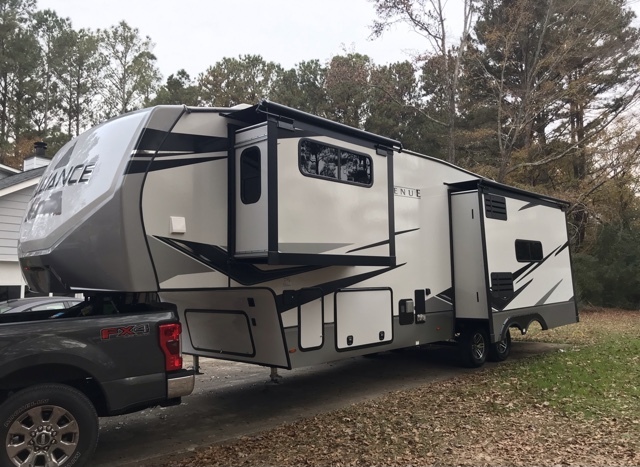 2022 Alliance Rv AVENUE 32RLS RV