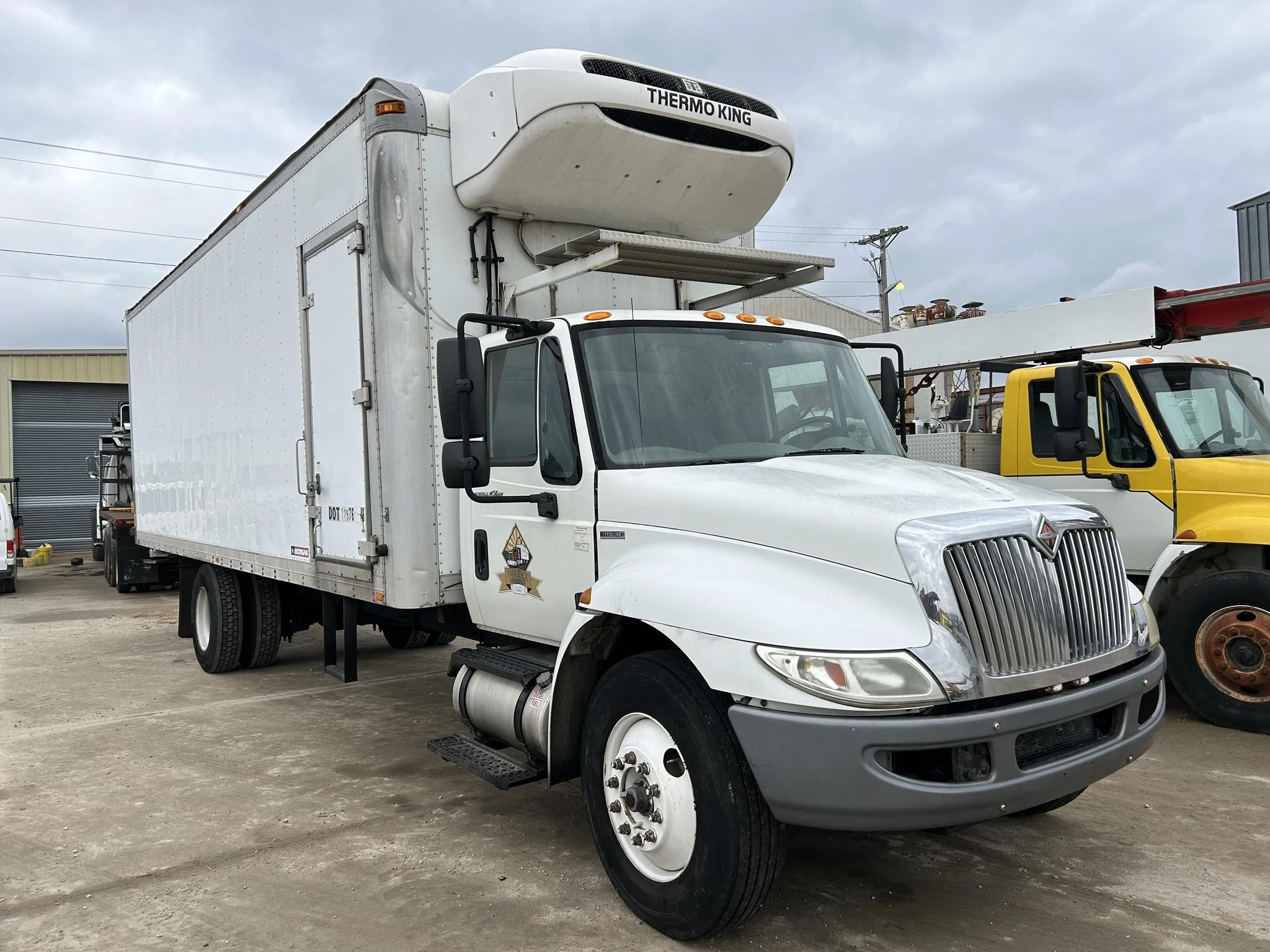 2013 INTERNATIONAL DURASTAR 4300 CURB WEIGHT visual data 6