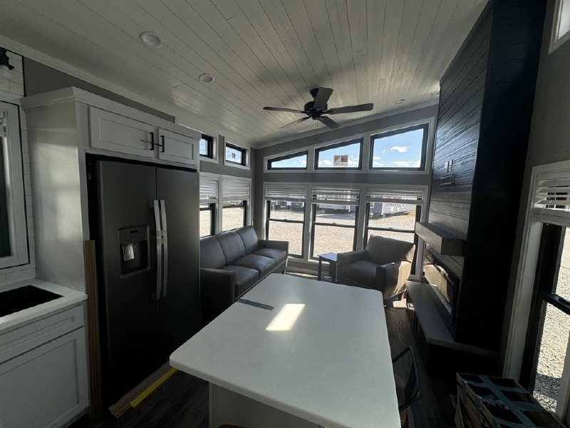 2025 ELEVATION PARK MODEL 7 SERIES 7-128
