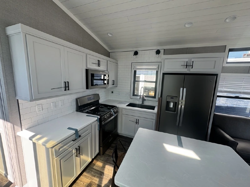 2025 ELEVATION PARK MODEL 7 SERIES 7-128