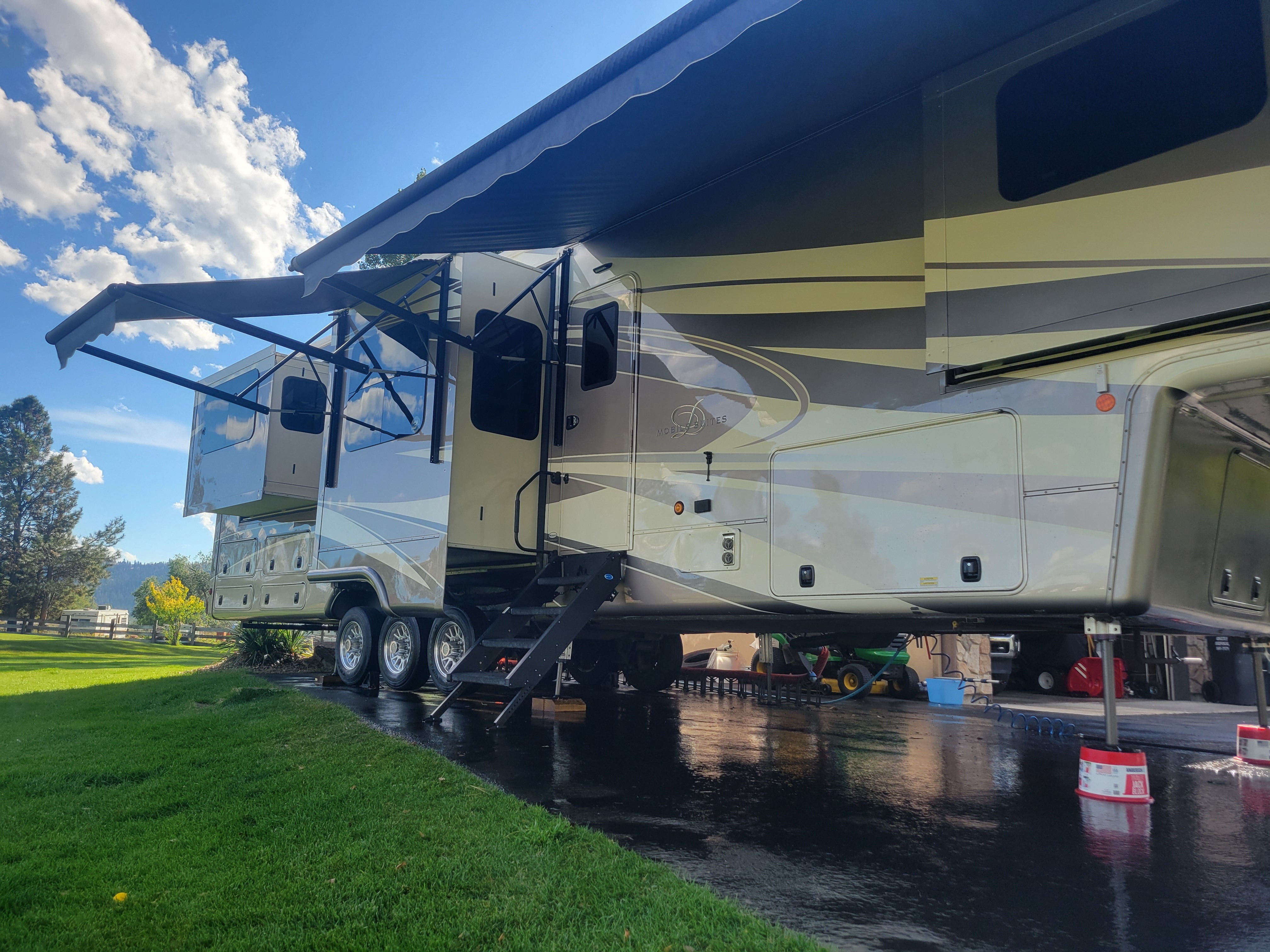 2020 DRV MOBILE SUITES 44 COLUMBUS in buckeye AZ