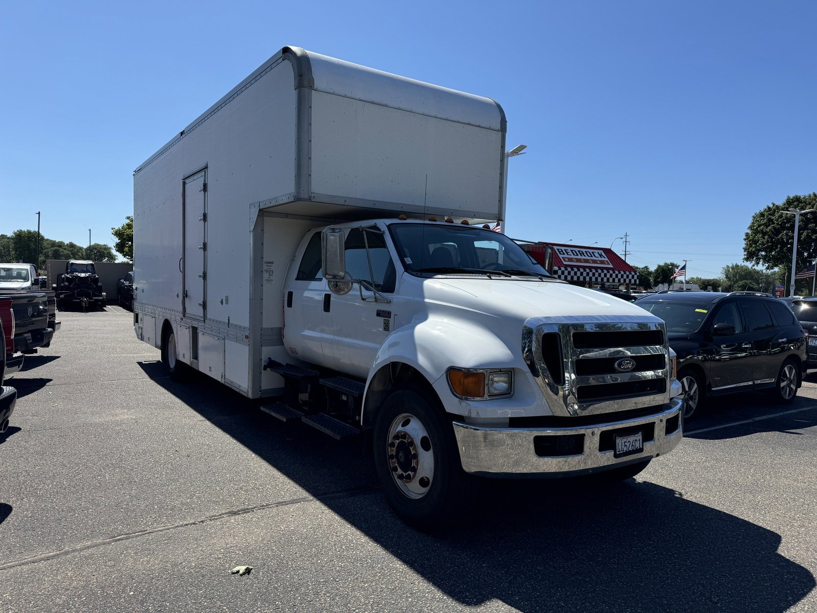 2011 Ford F-650 photo 2