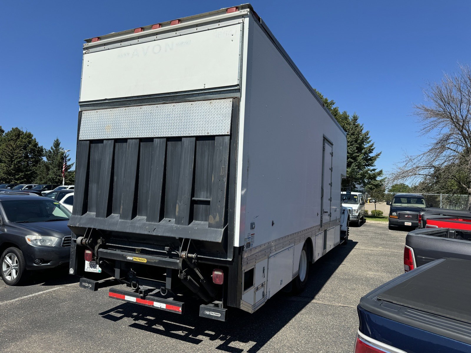 2011 Ford F-650 photo 3