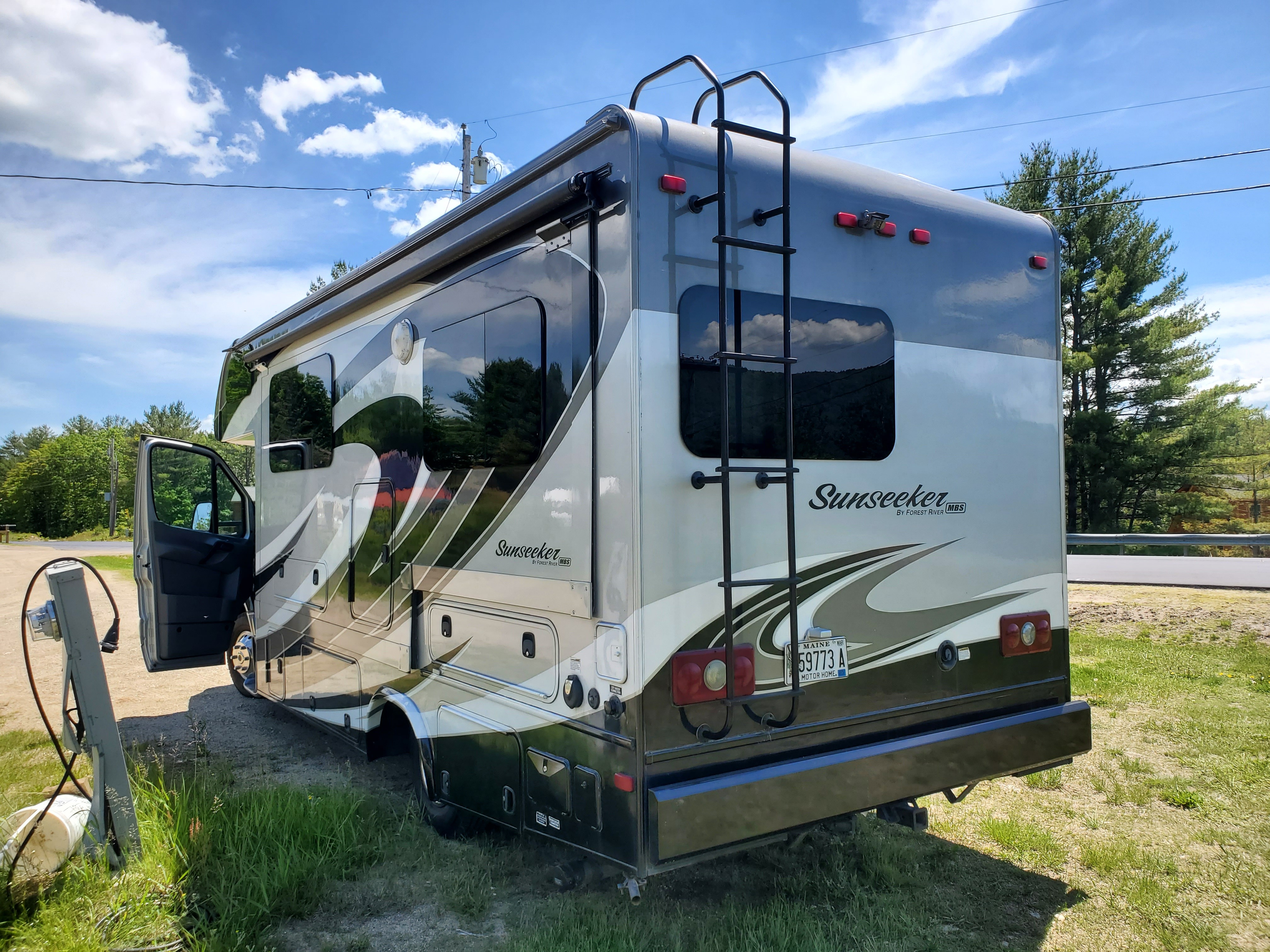2016 Forest River SUNSEEKER 2400W MBS in bedford NH