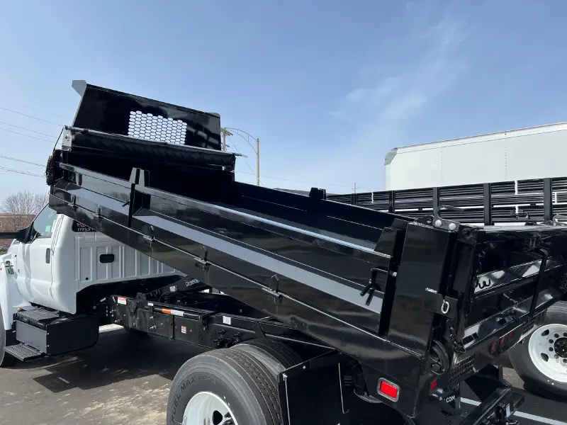 2025 FORD F650