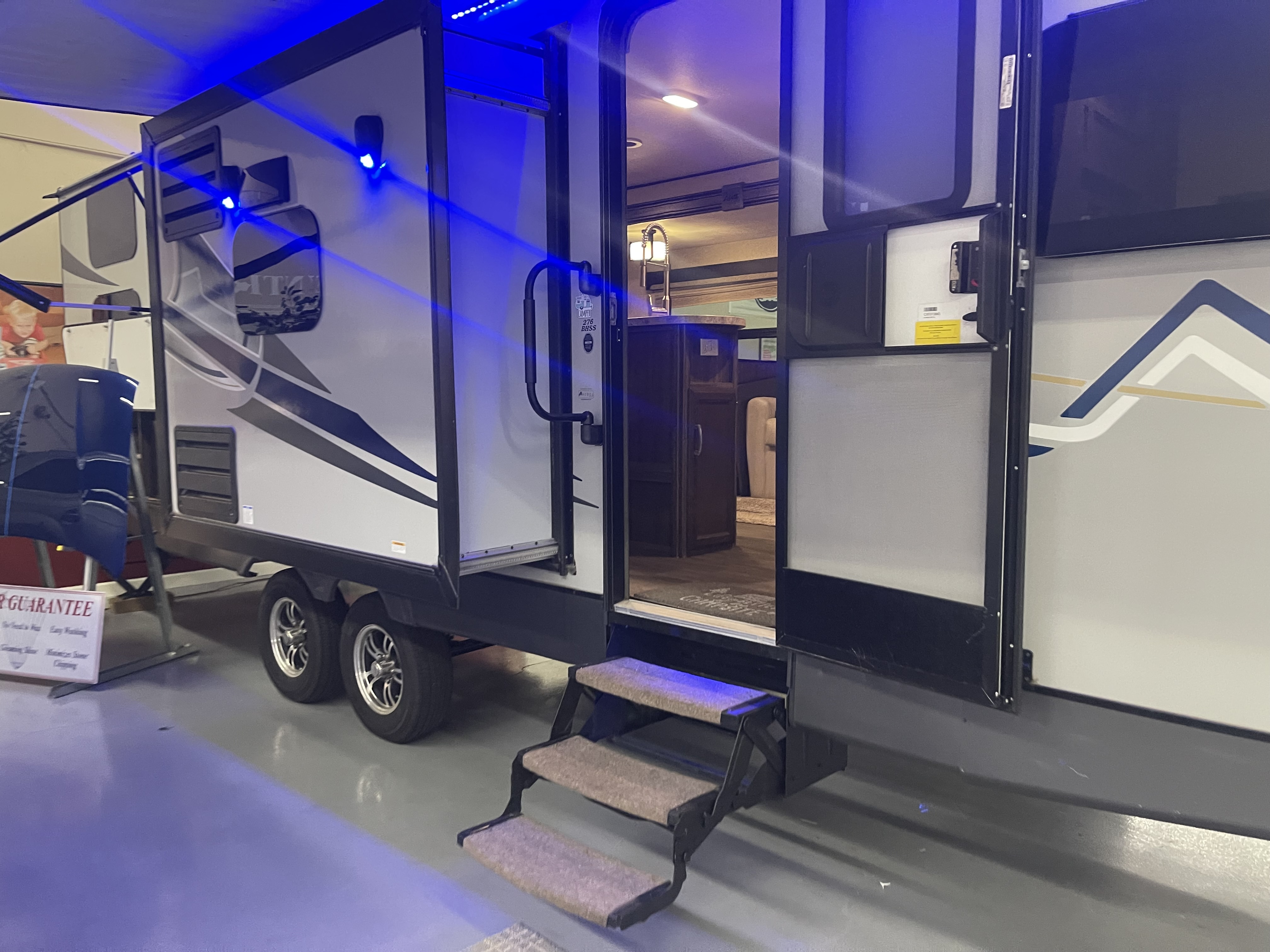 Used 2018 Coachmen Apex Ultra Lite 276bhss in Tucker, GA