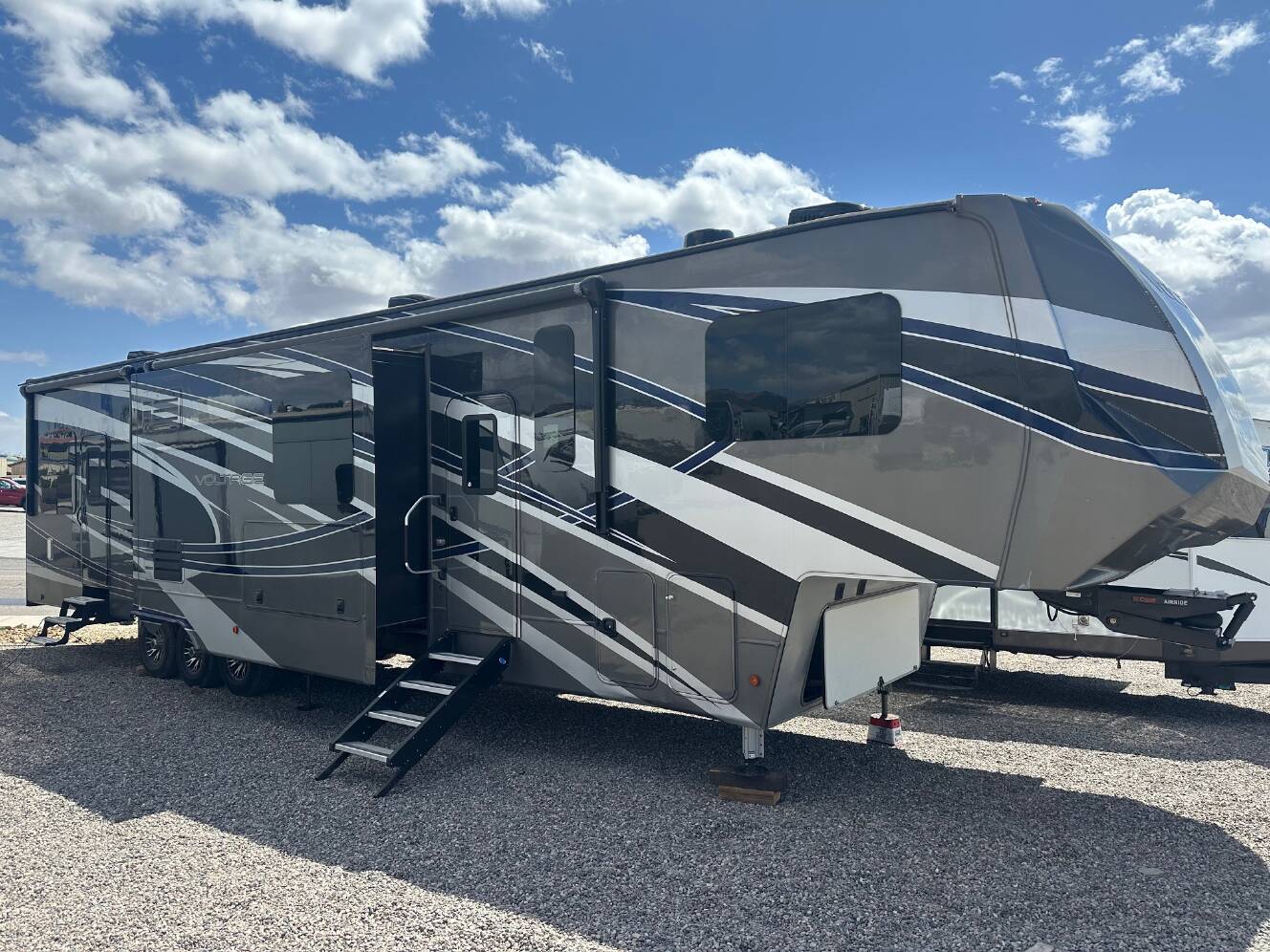 A photo of this 2019 Dutchmen VOLTAGE 4185