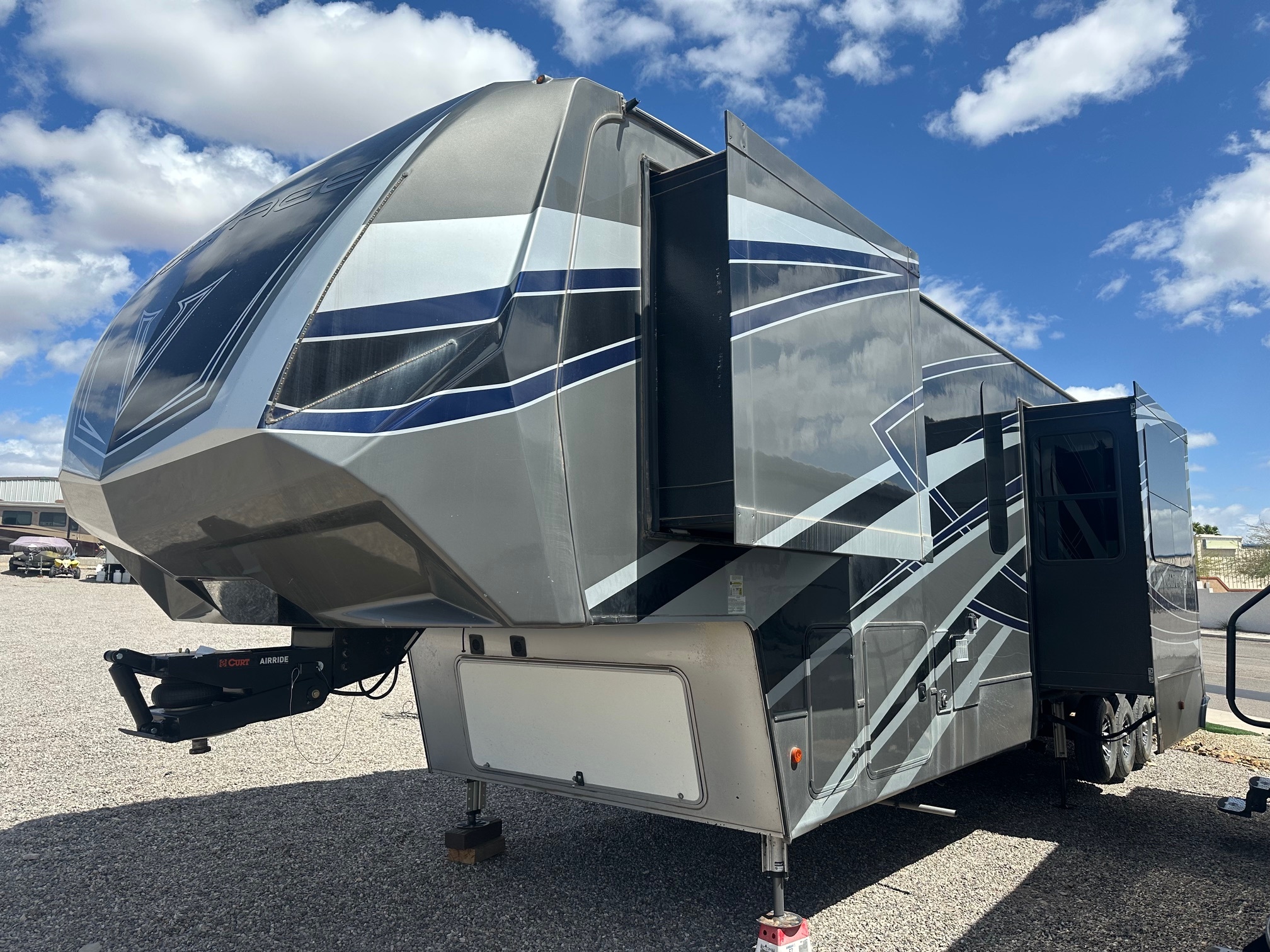 2019 Dutchmen VOLTAGE 4185 in lake havasu city AZ