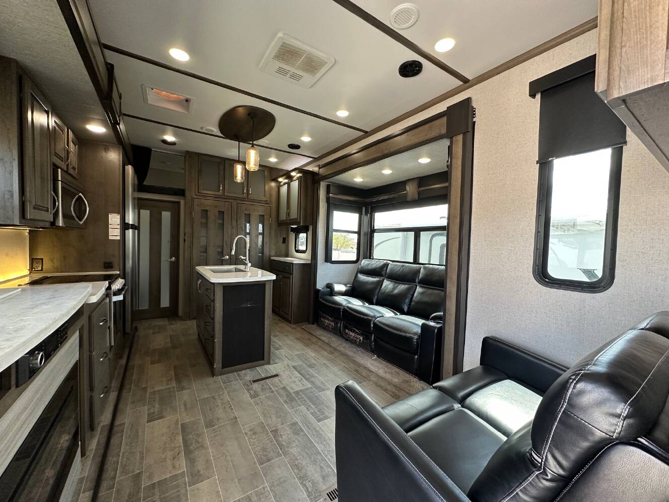 A photo of this 2019 Dutchmen VOLTAGE 4185
