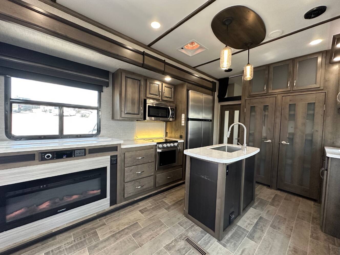 A photo of this 2019 Dutchmen VOLTAGE 4185