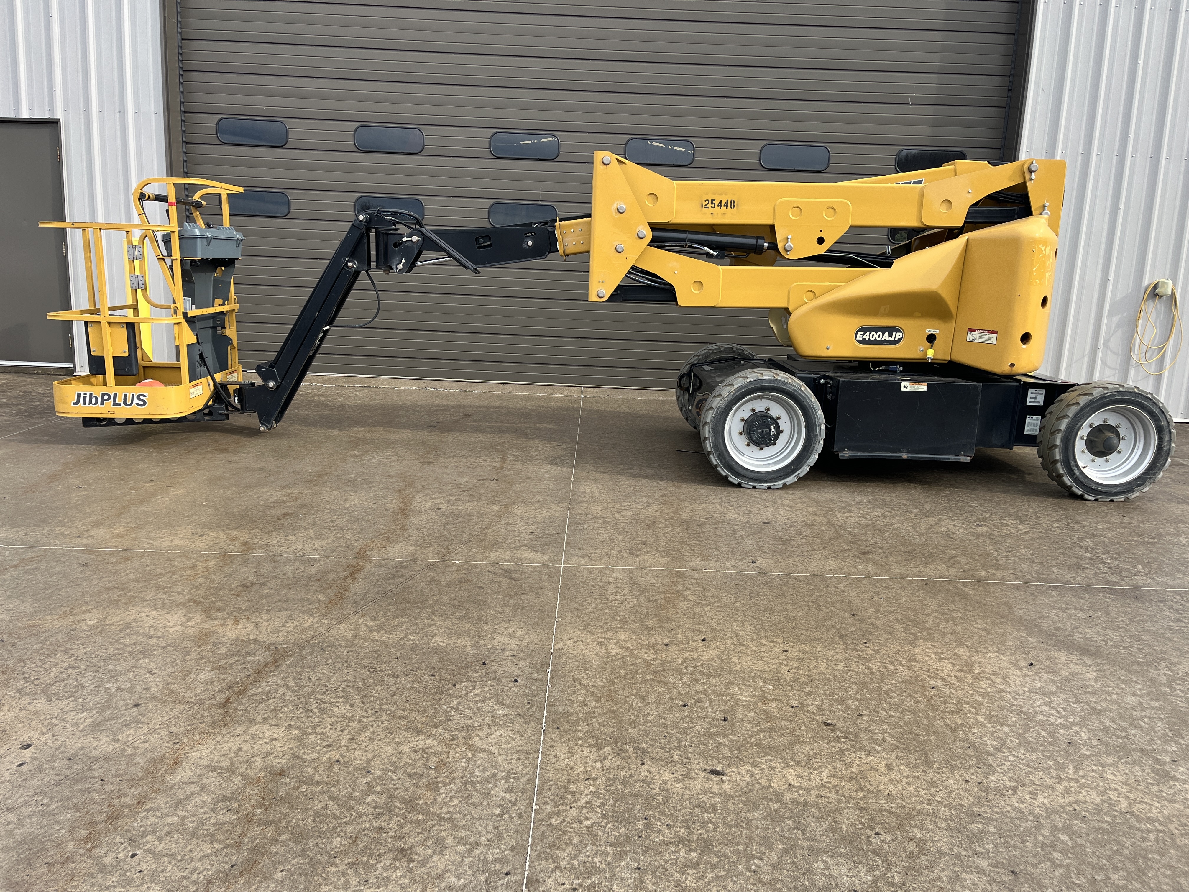 2017 JLG E400AJP Articulated Boom Lift