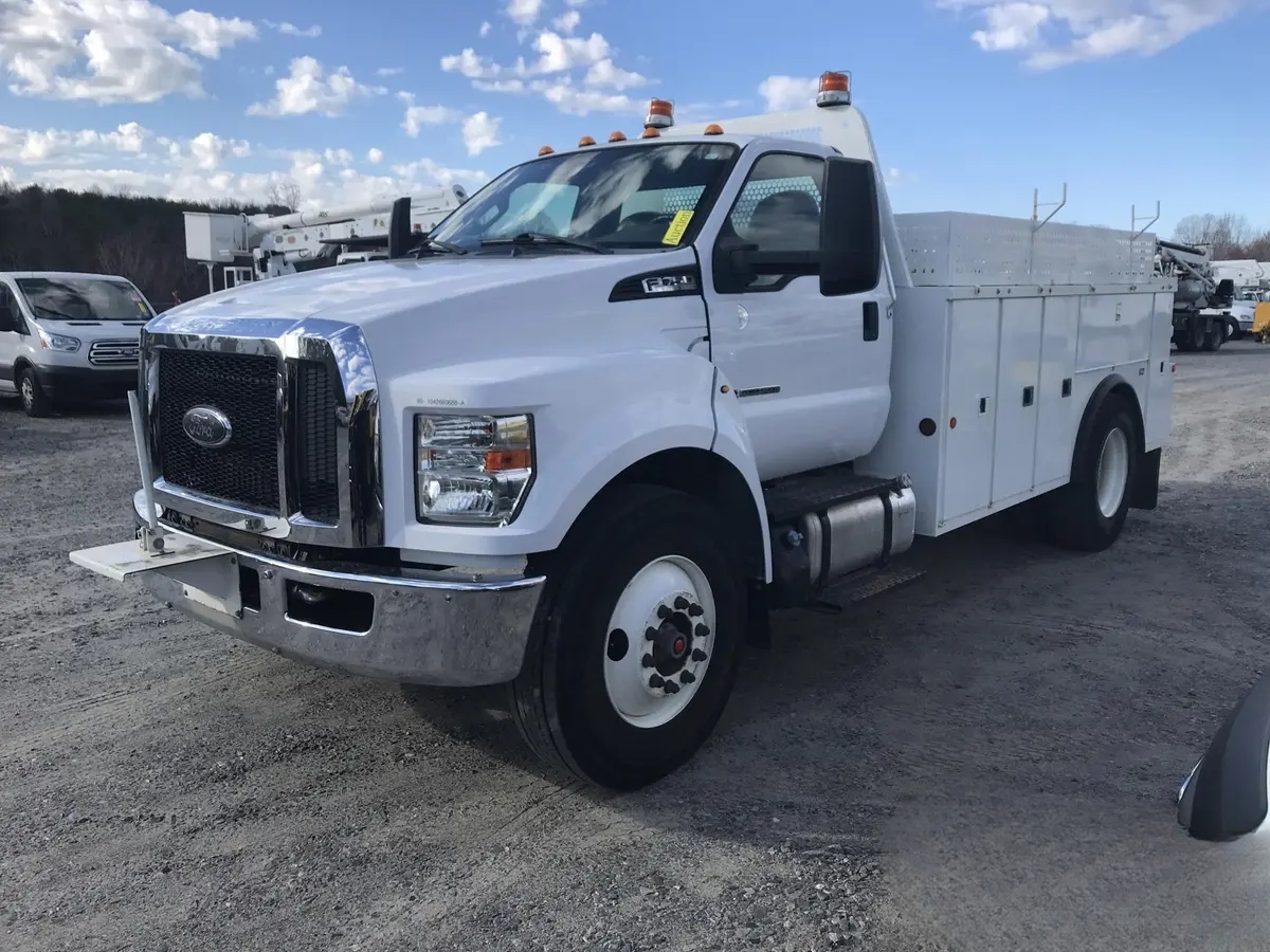 2017 FORD F750 in East Wareham, MA