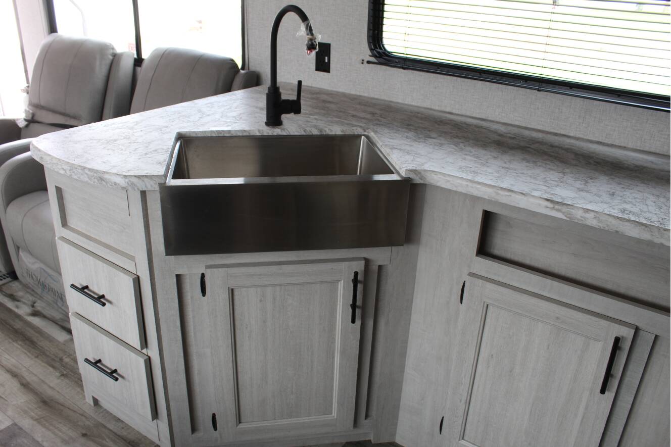 A photo of this 2025 Crossroads ZINGER 280RK