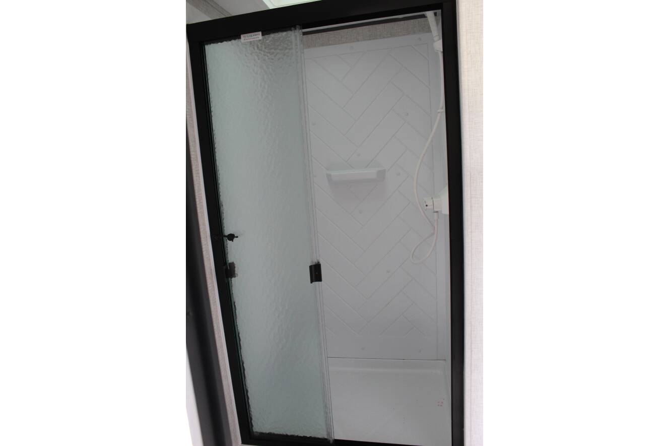 A photo of this 2025 Crossroads ZINGER 280RK