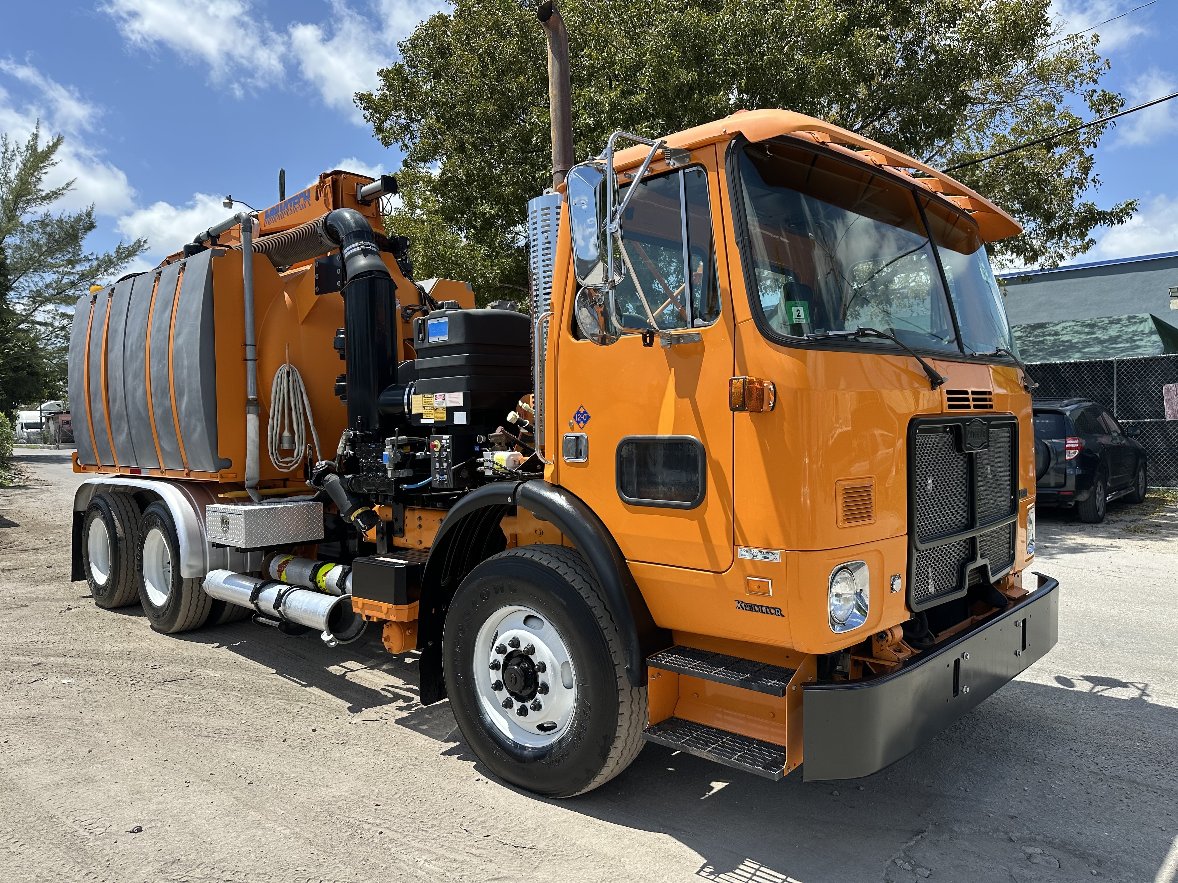 2008 AUTOCAR WX in Miami, FL