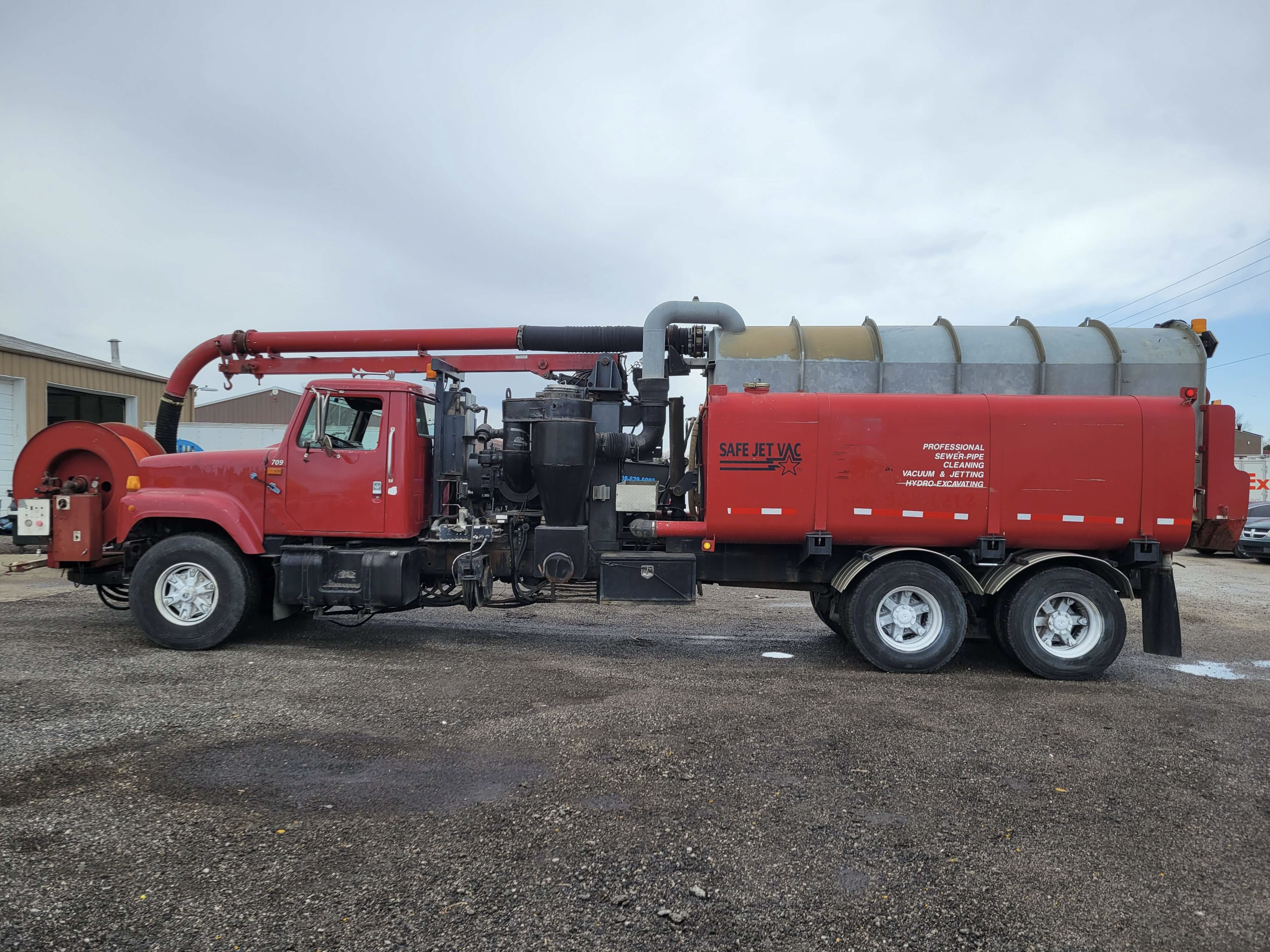 1999 INTERNATIONAL F-2574 in Crestwood, IL