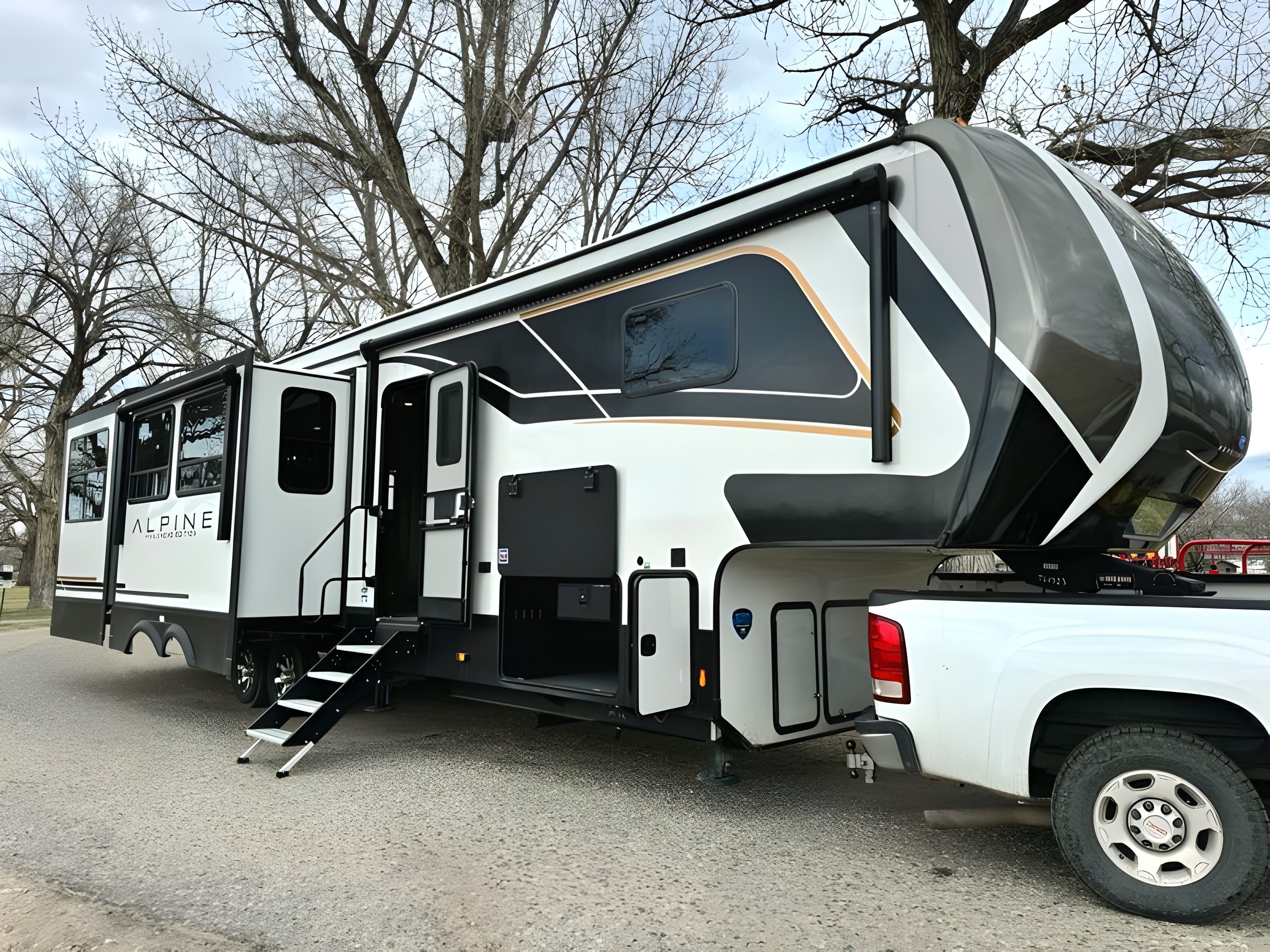 2025 Keystone Alpine Avalanche 366LS in cody WY
