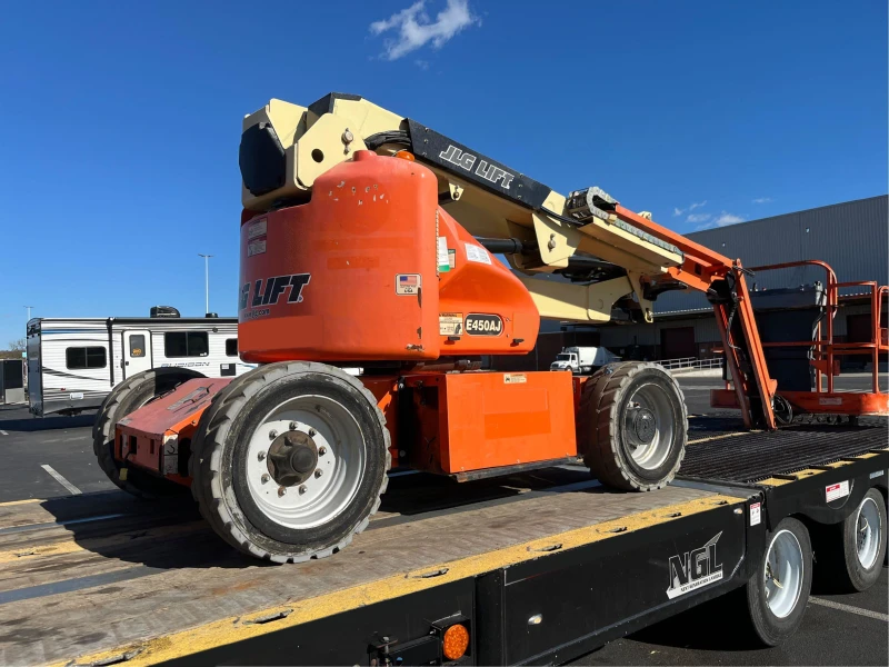 2015 JLG E450AJ