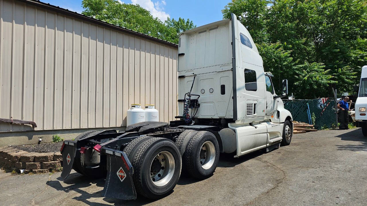 2022 International LT625 LT photo 2