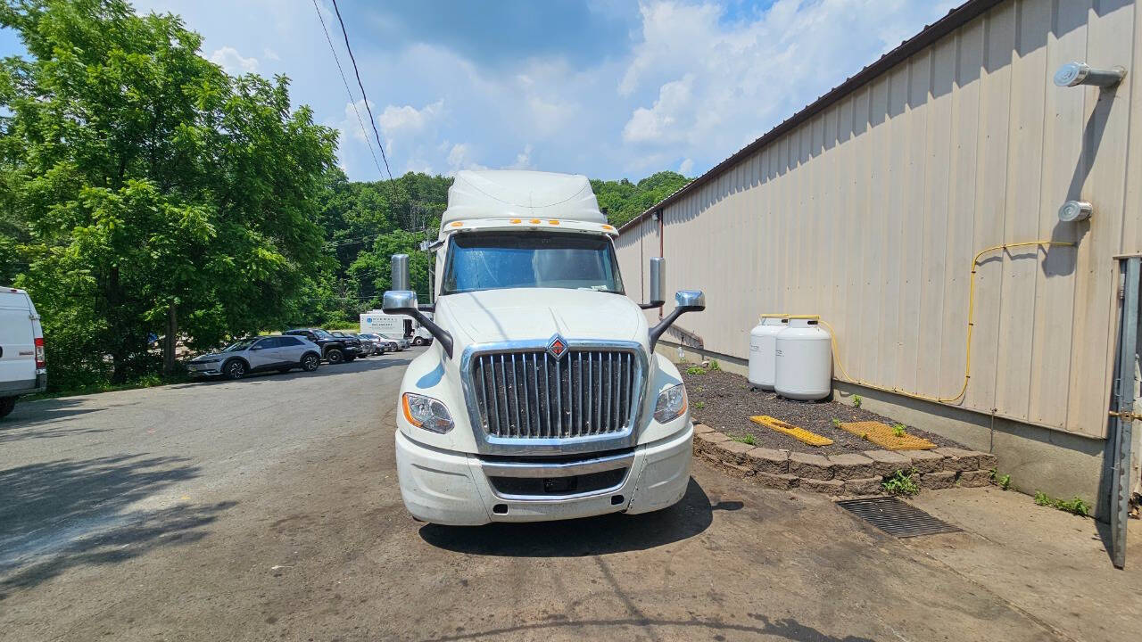 2022 International LT625 LT photo 4